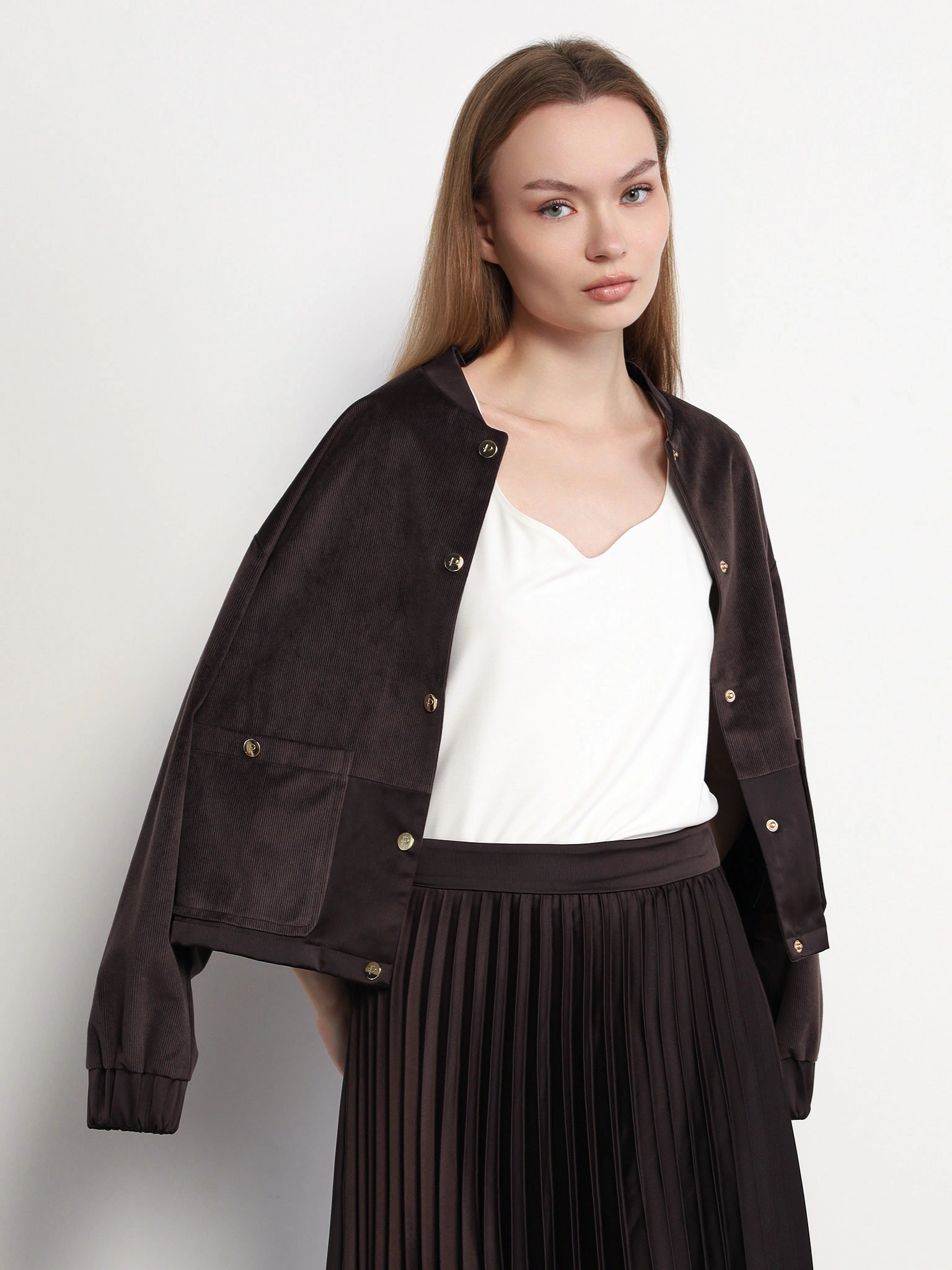 Жакет прямого кроя с кулиской по низу